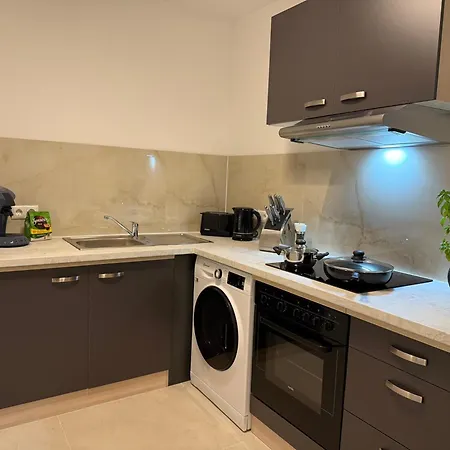 Apartment Mira 7 *